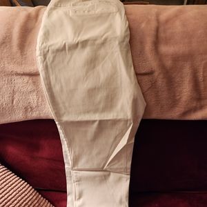 NWT CHICO'S Sz 2.5  (L/14) So Slimming Brigitte crop Pant Alabaster